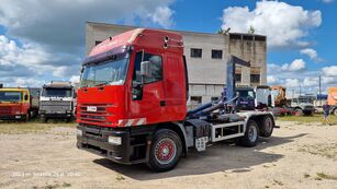 IVECO 240E420  6x2 camión con gancho