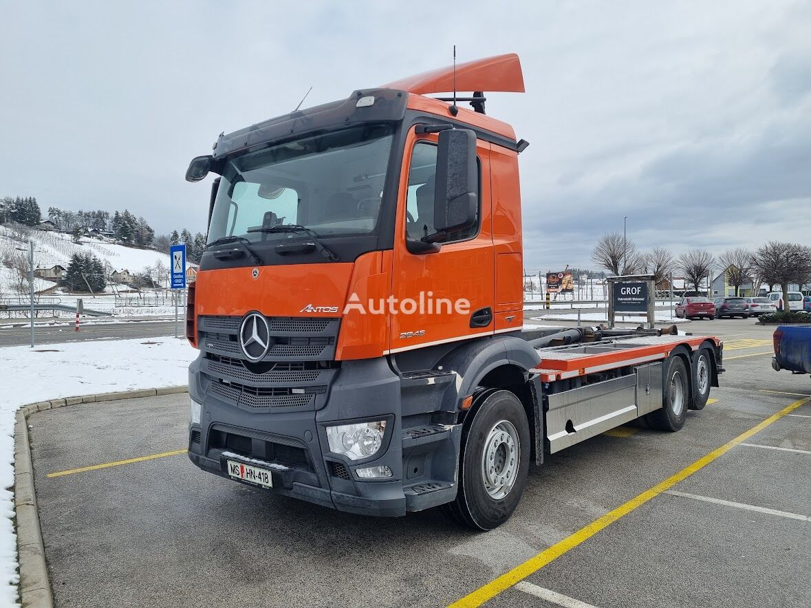 Mercedes-Benz 2845   camión con gancho