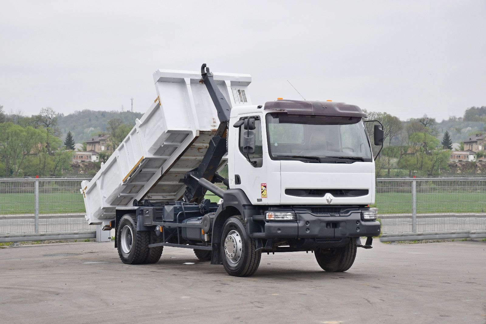 Renault KERAX 320  camión con gancho