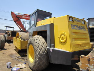 BOMAG BW217 compactador de tierra