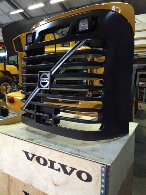 Volvo parts, NEW and USED availlable parrilla de radiador para camión