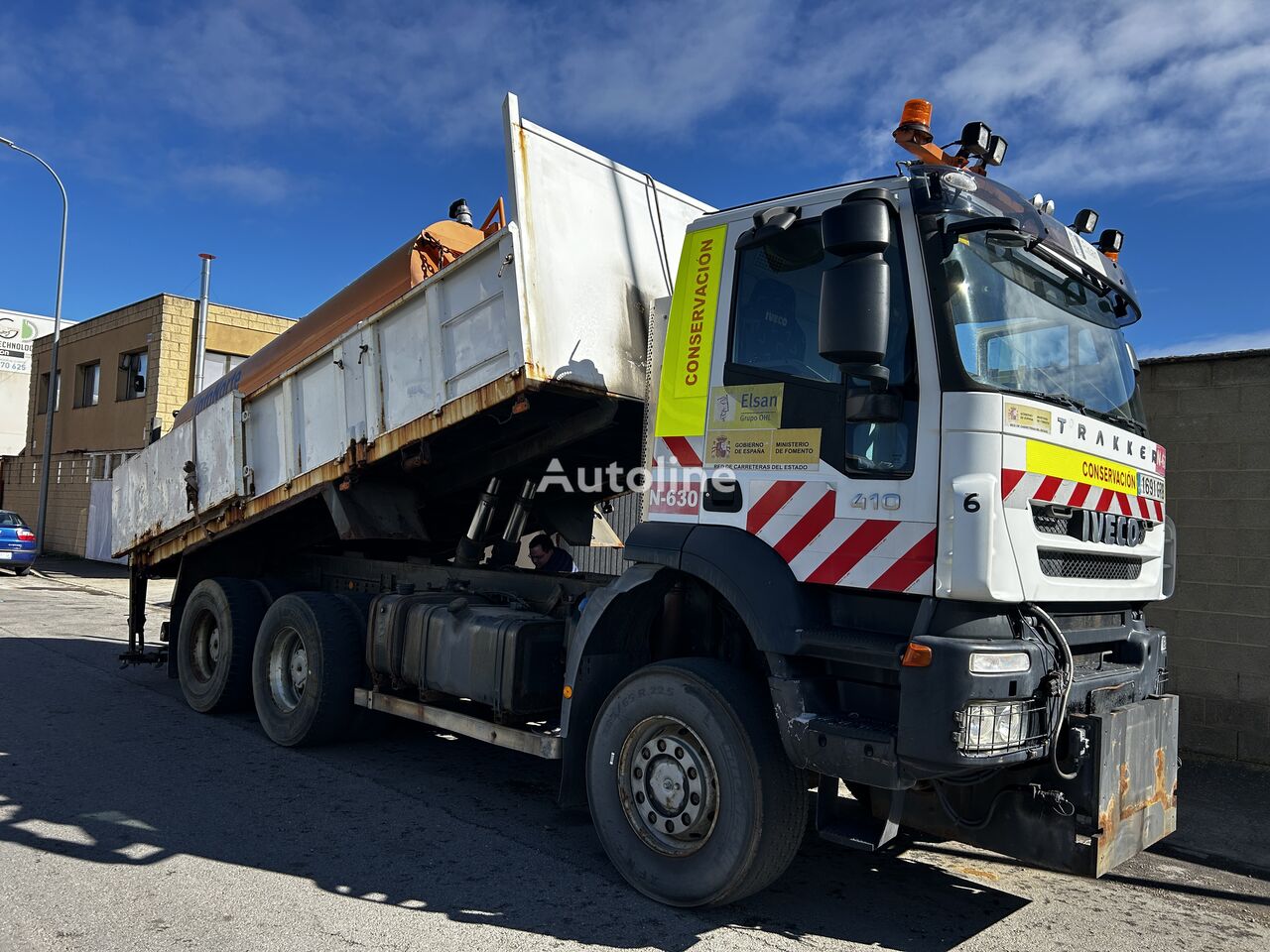 IVECO Eurotrakker 410 AD260T360W volquete